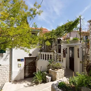 https://apartments-varos.splithotels.org
