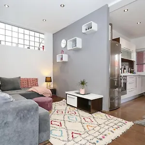 https://apartments-mediteranea-1.hotelinzadar.com