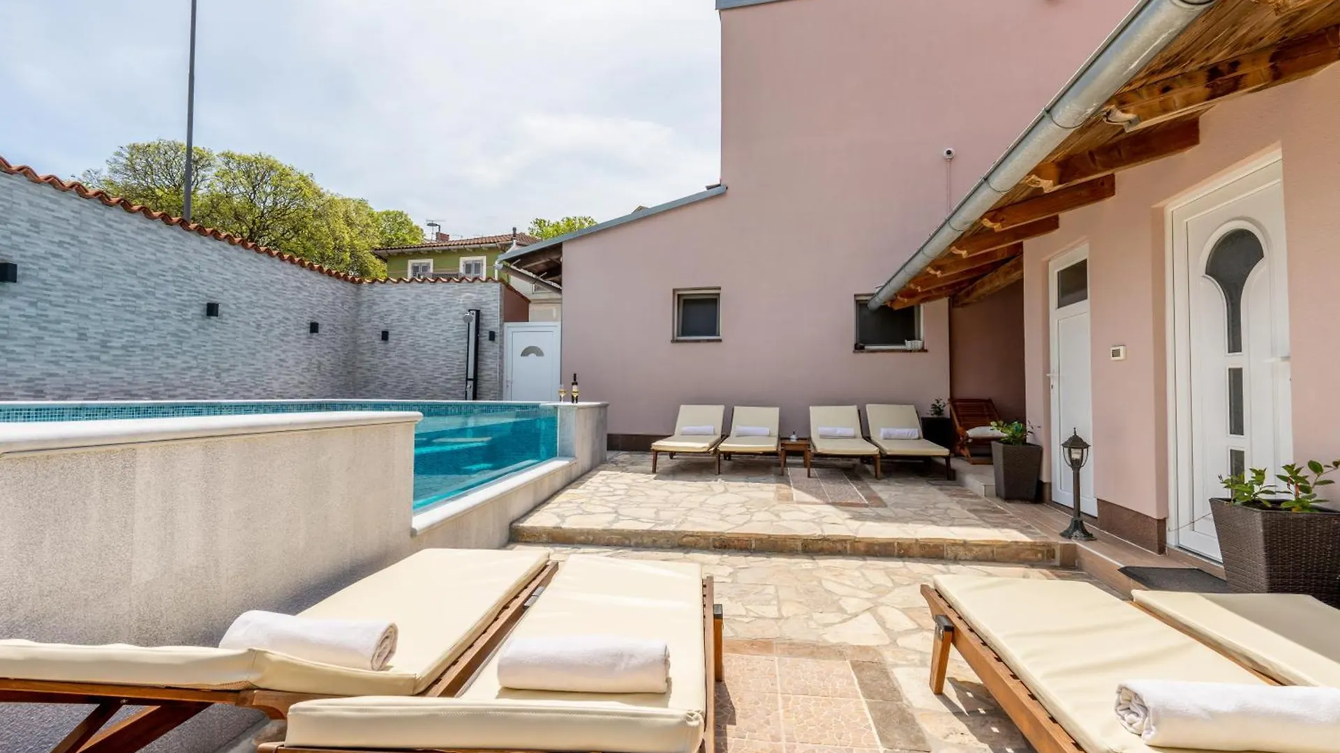 Apartment Anitea Pula 0*,  Croatia