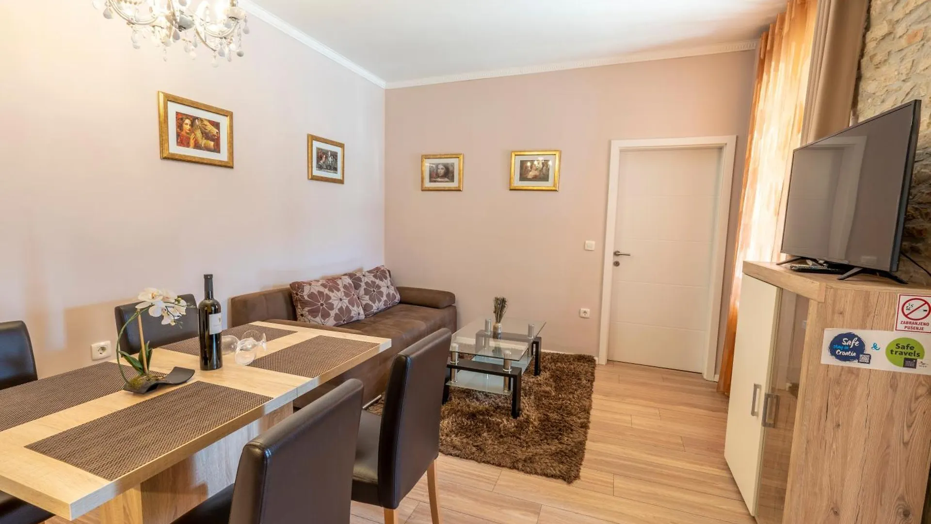 Apartment Anitea Pula 0*,